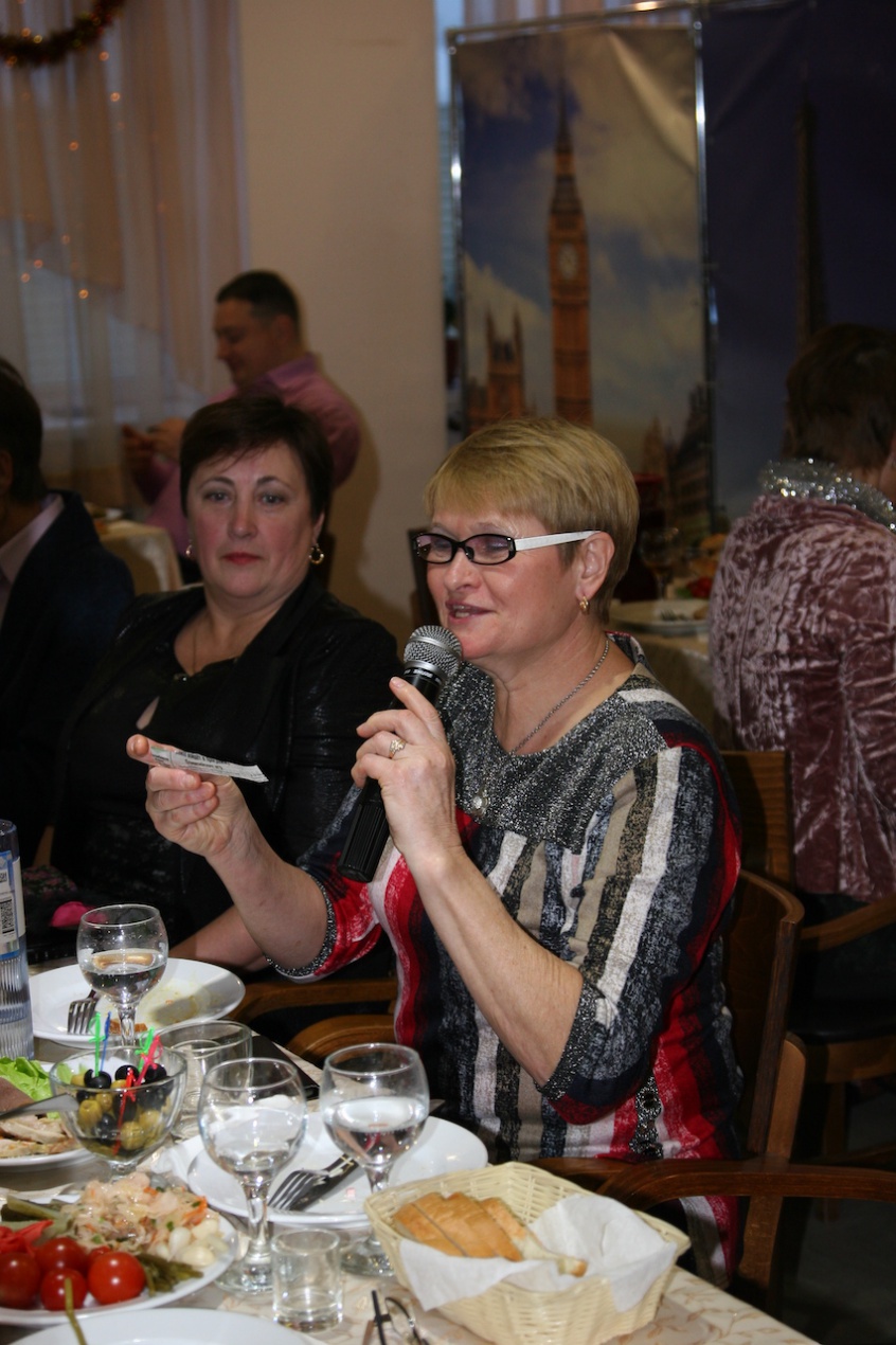 22 декабря в городе Домодедово Каширское шоссе дом 7 в кафе " Нармунь" прошла новогодняя встреча наших земляков "Од ие - караоке по мордовски".
